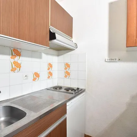 Studio Cabine A Port Camargue Avec Climatisation, Terrasse, Parking Prive Et 6 Couchages - Fr-1-717-45 Apartamento *