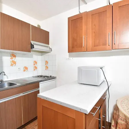 Studio Cabine A Port Camargue Avec Climatisation, Terrasse, Parking Prive Et 6 Couchages - Fr-1-717-45 Appartement *