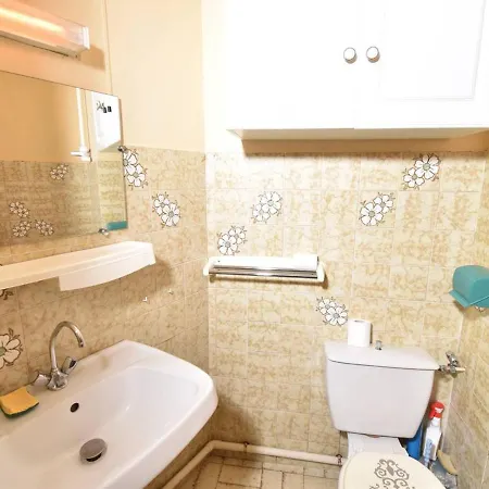 Appartement Studio Cabine A Port Camargue Avec Climatisation, Terrasse, Parking Prive Et 6 Couchages - Fr-1-717-45